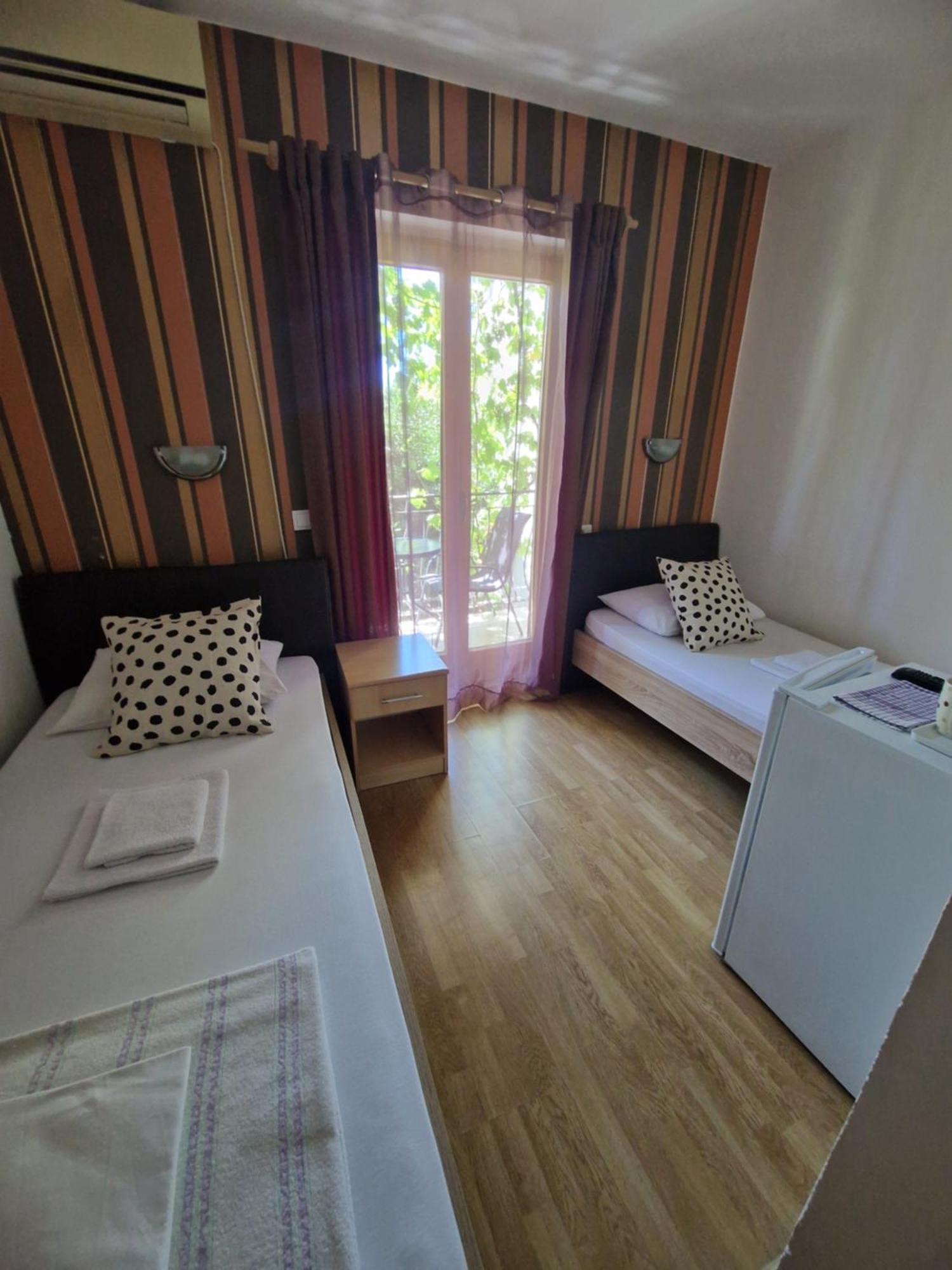 Guest House Damjana บุดวา ภายนอก รูปภาพ